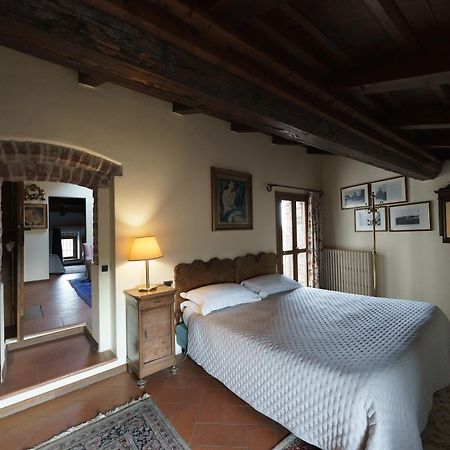 Castello Di Cernusco Lombardone Bed & Breakfast Phòng bức ảnh