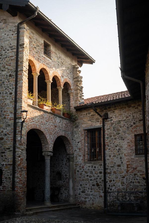 Castello Di Cernusco Lombardone Bed & Breakfast Ngoại thất bức ảnh