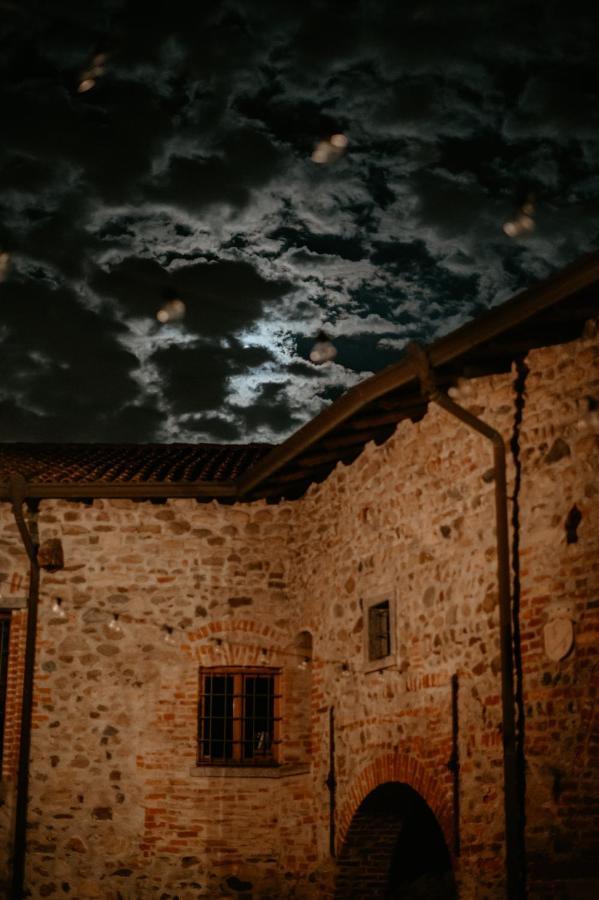 Castello Di Cernusco Lombardone Bed & Breakfast Ngoại thất bức ảnh
