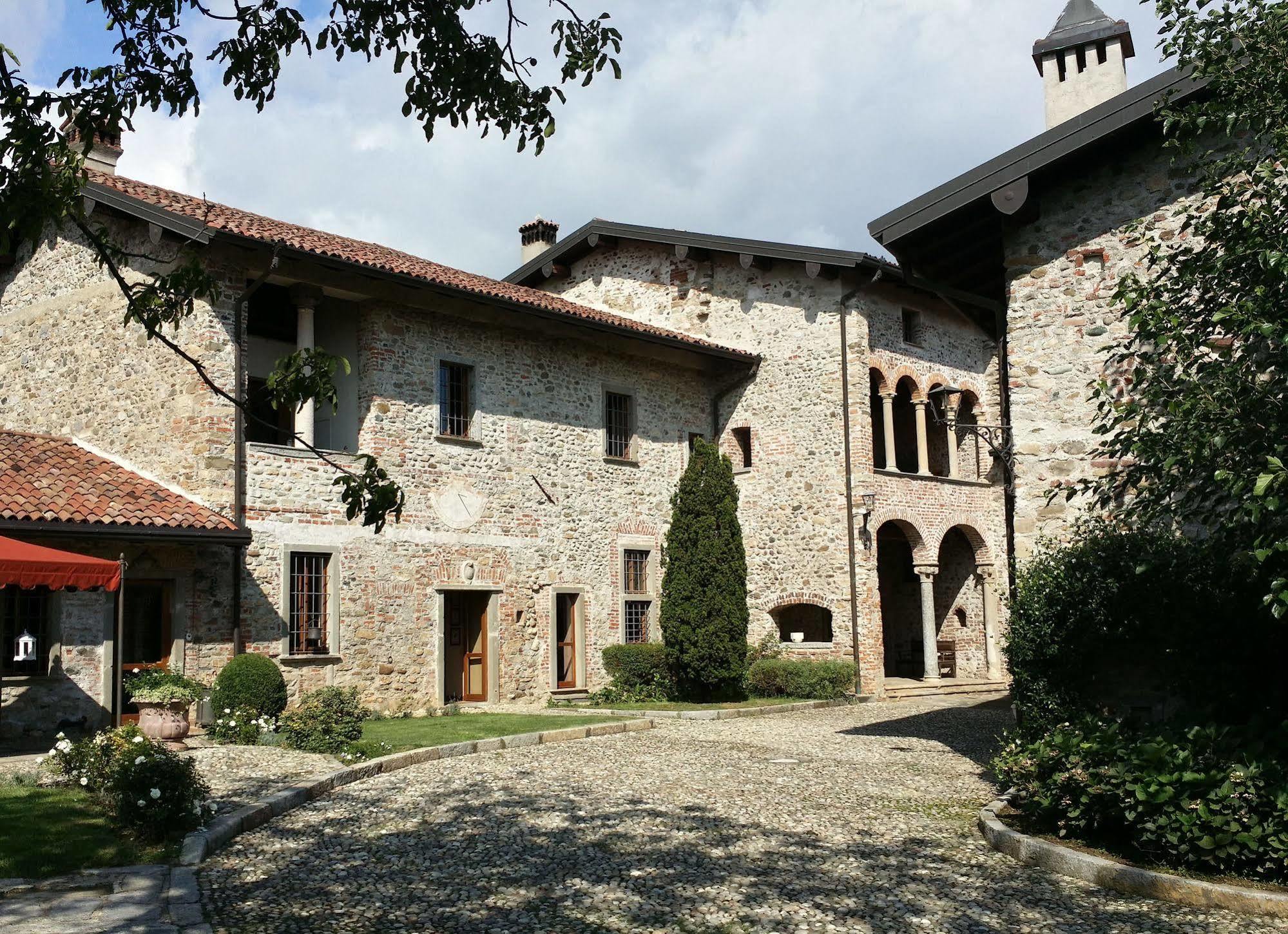 Castello Di Cernusco Lombardone Bed & Breakfast Ngoại thất bức ảnh